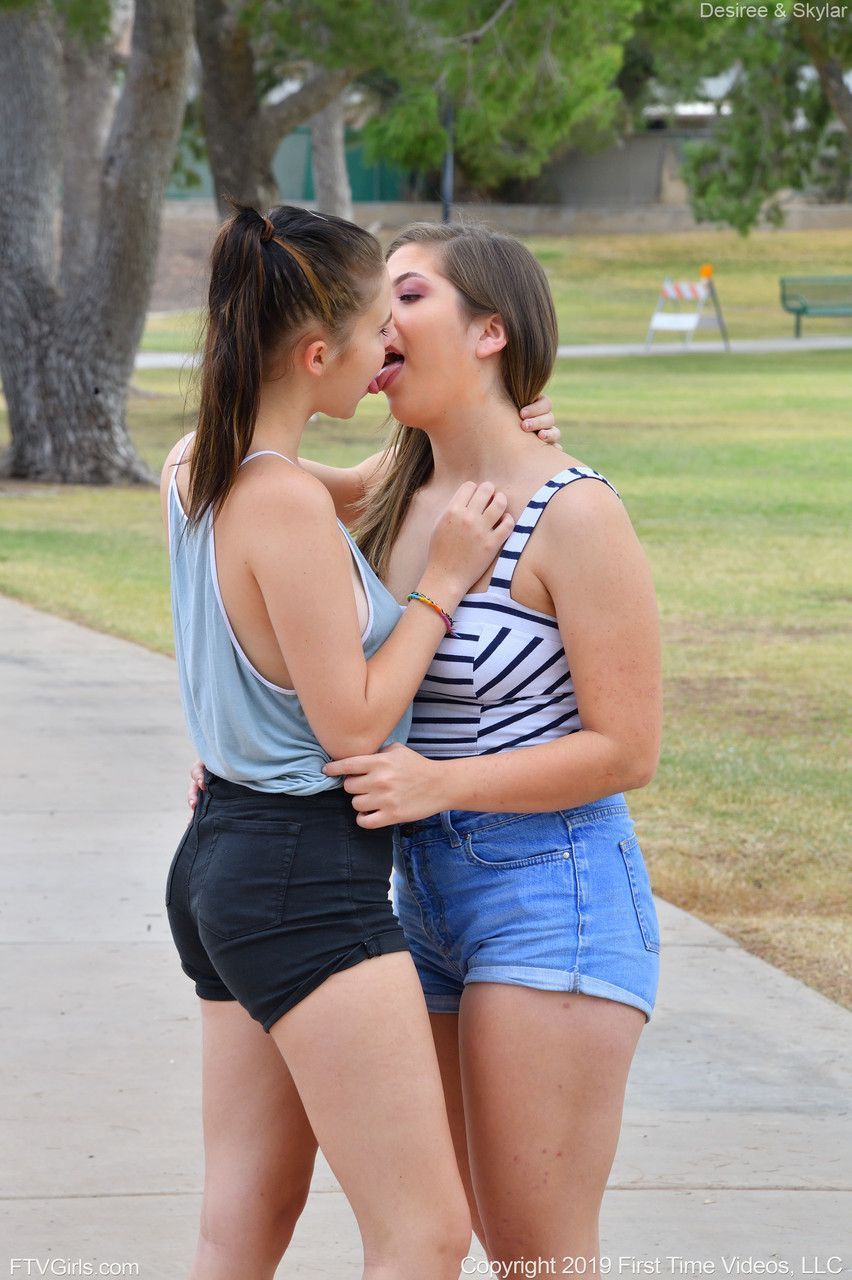 Fotos de lésbicas lindas e nuas fazendo sexo na rua